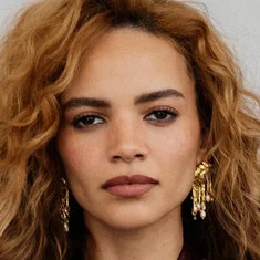 Leslie Grace