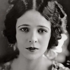 Mona Maris