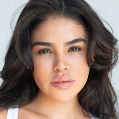 Fernanda Flores