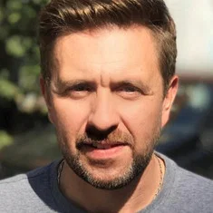 Влад Николаев