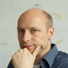 Aernout Mik