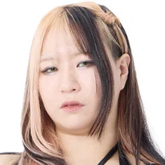 Momo Watanabe