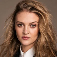 Lara Peake