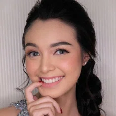 Claudia Andhara