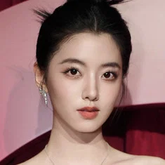 He Ziyi