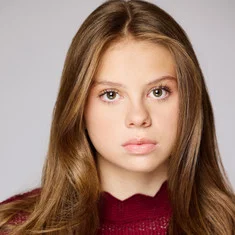 Scarlett Fernandez