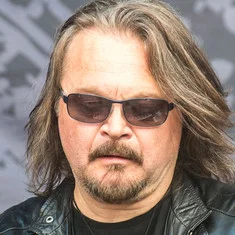 Мик Микаэли