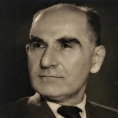 Лео Эсакия