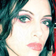 Roxy Saint