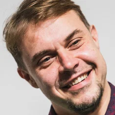 Максим Швед