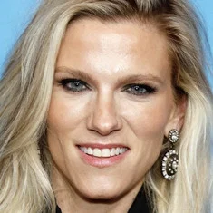 Lindsay Shookus