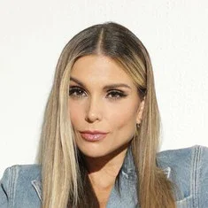 Flávia Viana