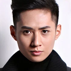 黄彦