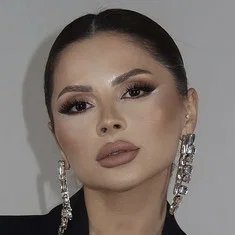 Айнишан Гулиева