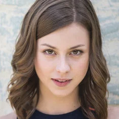 Laura Döbrösi