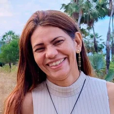 Dênia Cruz