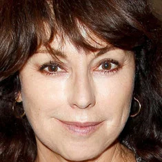 Julie Arnold