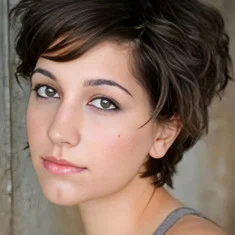 Lindsey Naves