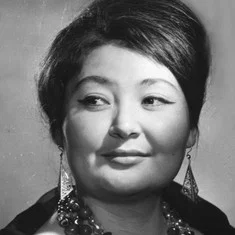 Лола Абдукаримова