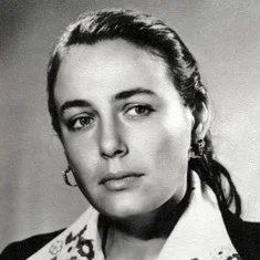 Нина Попова