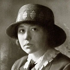 Zoë Akins