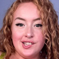 Gwen Adora