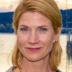 Astrid M. Fünderich