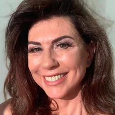 Ângela Dip