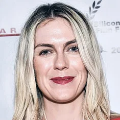 Noëlle Toland