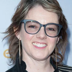 Лора Никс