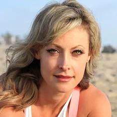 Elise Joan