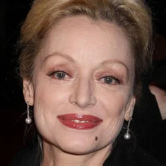 Caroline Silhol