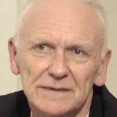 Майкл Робертс