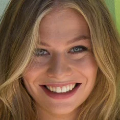 Zoë Straub