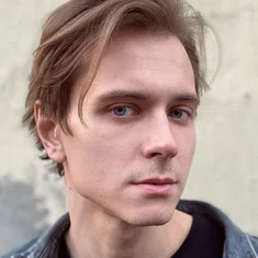 Андрей Попов