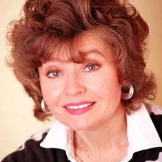 Прунелла Скейлс