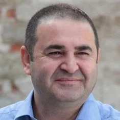 Şafak Sezer