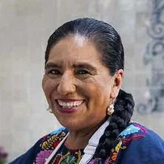 Clara Carrera