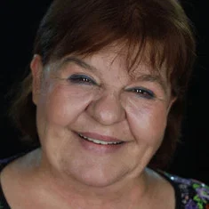 Defne Yalnız