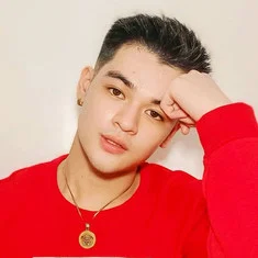Enzo Santiago