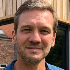 Charlie Luxton