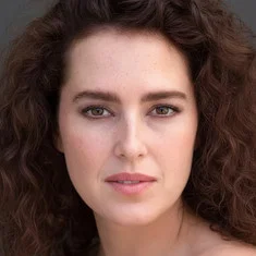 Yaprak Özdemiroğlu