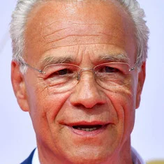 Klaus J. Behrendt