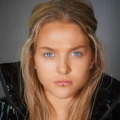 Leah Rhodes