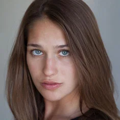 Лола Кёрк