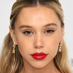 Alexis Ren