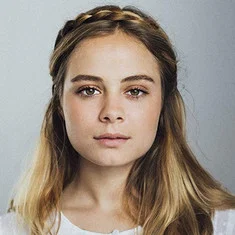 Афина Стрэйтс