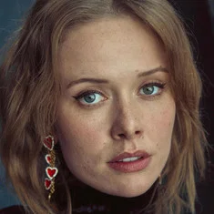 Amelia Eve