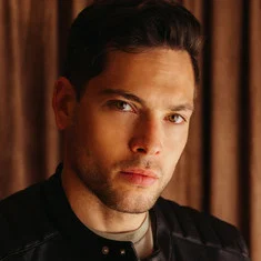 Román Reyes