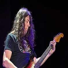 Carlos Raya